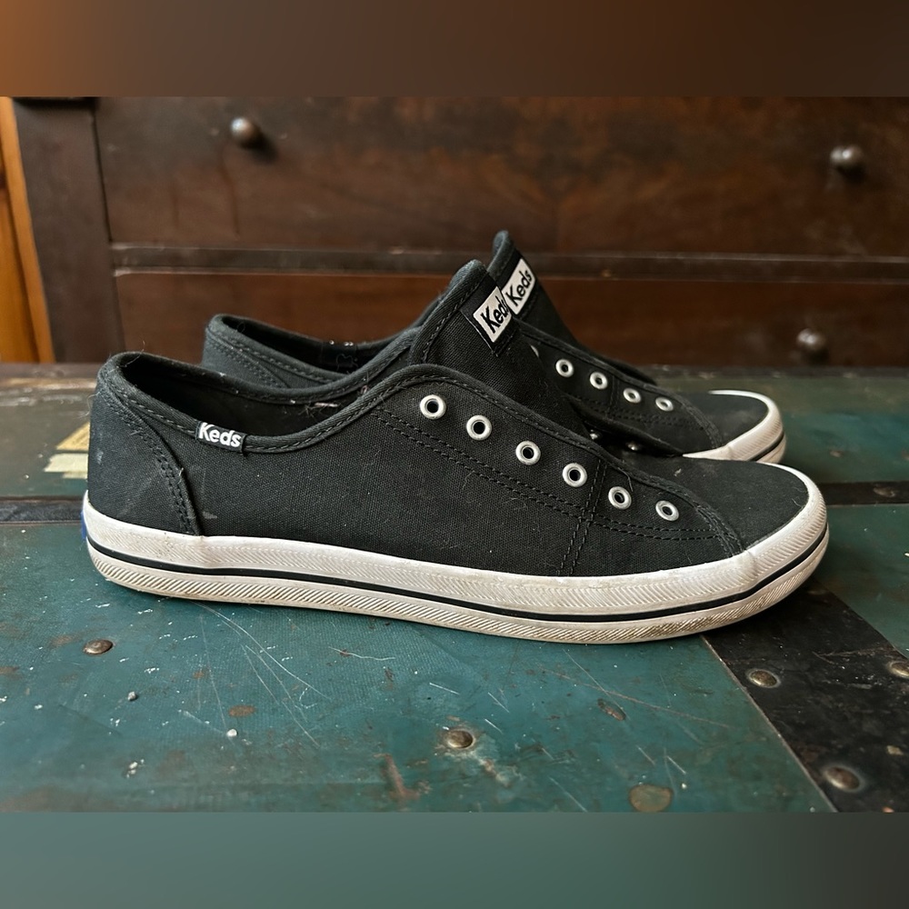 Keds sneakers size 9 ( no laces )